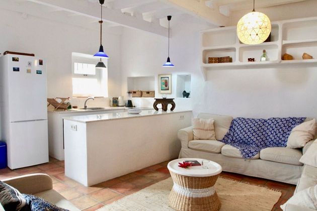 Foto 1 de Casa adossada en venda a Dalt de la Vila - La Marina de 2 habitacions amb terrassa i jardí