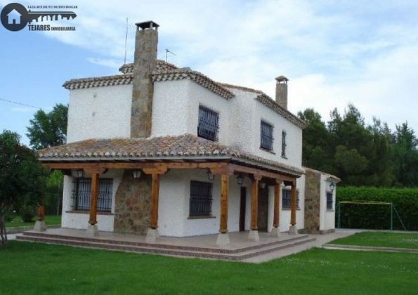 Foto 2 de Xalet en venda a Hermanos Falcó - Sepulcro Bolera de 4 habitacions amb terrassa i piscina