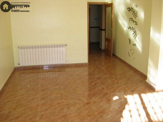 Foto 2 de Venta de piso en Tobarra de 3 habitaciones con terraza y garaje
