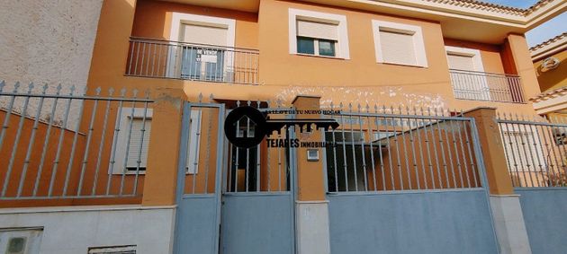 Foto 1 de Casa adossada en venda a Pedro Lamata - San Pedro Mortero de 4 habitacions amb terrassa i garatge