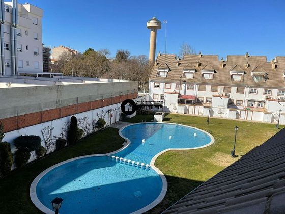 Foto 1 de Casa en venda a El Pilar de 5 habitacions amb terrassa i piscina