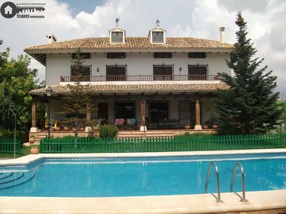 Foto 1 de Xalet en venda a Pedro Lamata - San Pedro Mortero de 5 habitacions amb piscina i jardí