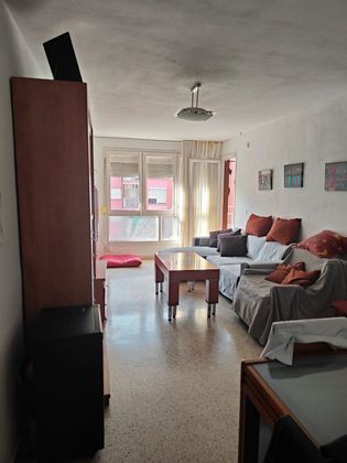 Foto 2 de Piso en venta en Artigas - Llefià de 3 habitaciones con terraza y balcón