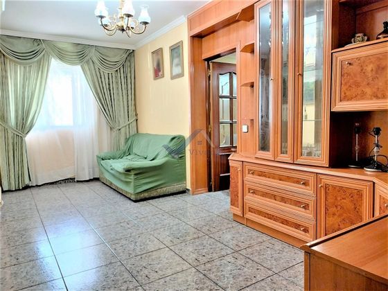Foto 1 de Piso en venta en Juan de la Cierva de 3 habitaciones con terraza y aire acondicionado