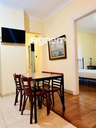 Foto 2 de Piso en alquiler en Centre - Passeig i Rodalies de 3 habitaciones con muebles y balcón