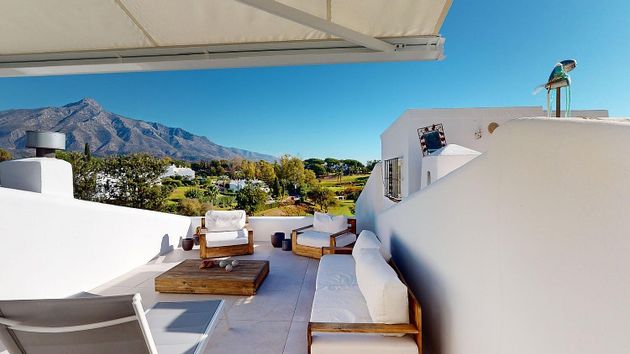 Foto 2 de Dúplex en venda a Nueva Andalucía centro de 1 habitació amb terrassa i piscina