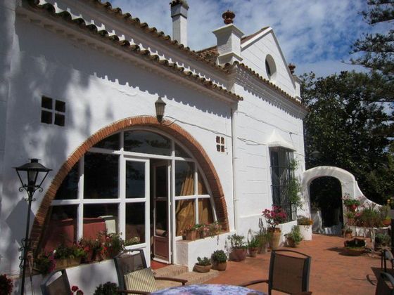 Foto 1 de Casa rural en venda a avenida Gesto Por la Paz de 6 habitacions amb terrassa i piscina