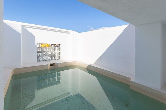 Foto 1 de Casa adosada en venta en Gamarra - La Trinidad de 4 habitaciones con terraza y piscina