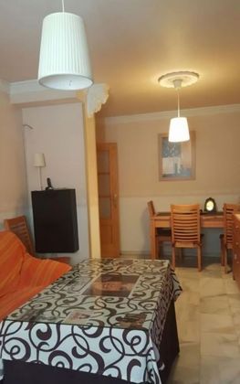 Foto 1 de Venta de piso en Avda. De los Ogíjares de 2 habitaciones con muebles y aire acondicionado