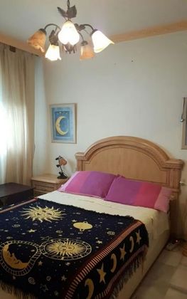 Foto 2 de Venta de piso en Avda. De los Ogíjares de 2 habitaciones con muebles y aire acondicionado