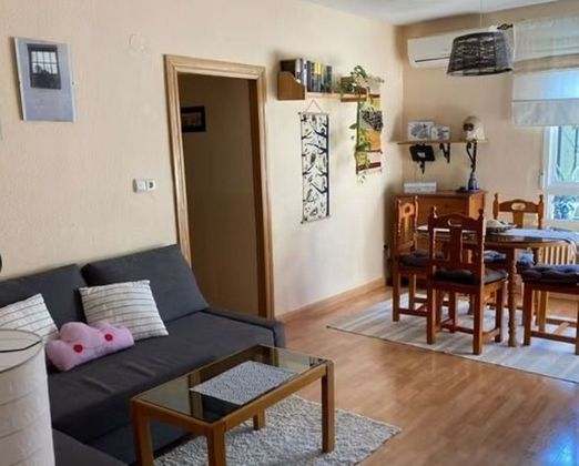 Foto 2 de Pis en lloguer a Polígono Cartuja – La Paz de 5 habitacions amb terrassa i mobles