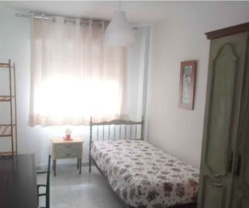 Foto 1 de Pis en lloguer a Polígono Cartuja – La Paz de 3 habitacions amb terrassa i mobles