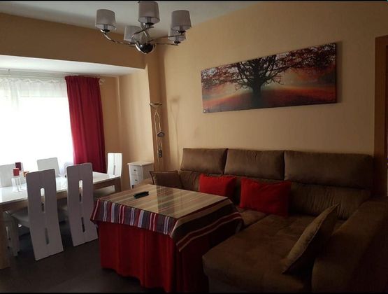 Foto 2 de Piso en alquiler en Camino de Ronda - Rosaleda de 4 habitaciones con muebles y balcón