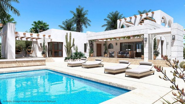 Foto 2 de Xalet en venda a calle Soria de 3 habitacions amb terrassa i piscina