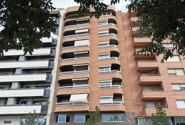 Foto 2 de Venta de piso en avenida Del Segre de 7 habitaciones con garaje y balcón