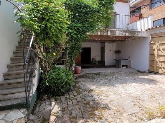 Foto 2 de Casa en venta en calle Urgell de 6 habitaciones con terraza y garaje