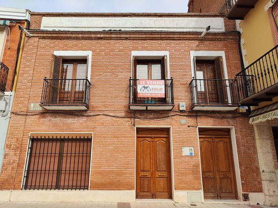 Foto 1 de Casa adossada en venda a plaza Mayor de 4 habitacions amb terrassa i garatge