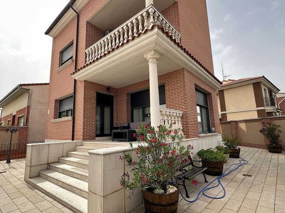 Foto 1 de Xalet en venda a Medina del Campo de 5 habitacions amb terrassa i garatge