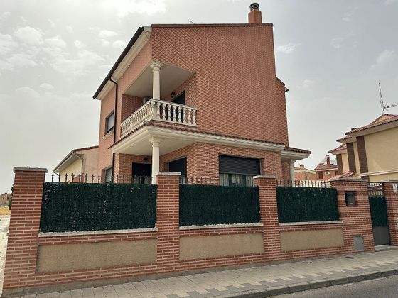 Foto 2 de Xalet en venda a Medina del Campo de 5 habitacions amb terrassa i garatge