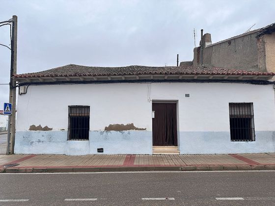 Foto 2 de Casa en venda a Nava del Rey de 5 habitacions amb terrassa i garatge