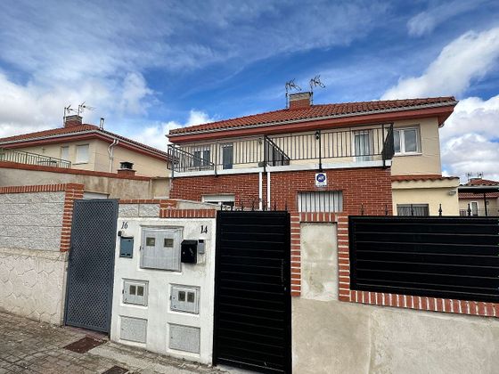 Foto 1 de Casa en venda a Villaverde de Medina de 3 habitacions amb terrassa i garatge