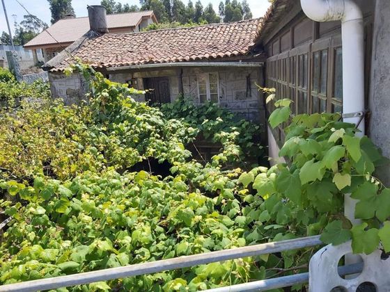 Foto 1 de Chalet en venta en Vilanova de Arousa de 3 habitaciones con terraza y jardín