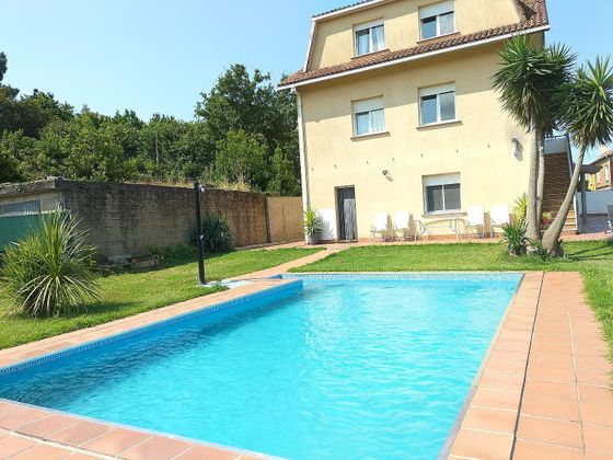 Foto 2 de Xalet en venda a O Carril - Bamio de 4 habitacions amb terrassa i piscina