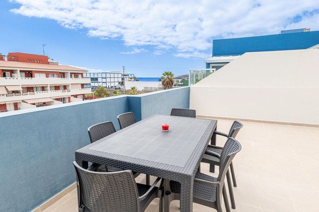 Foto 1 de Venta de piso en calle Periodista Secundino Gonzalez de 2 habitaciones con terraza y piscina
