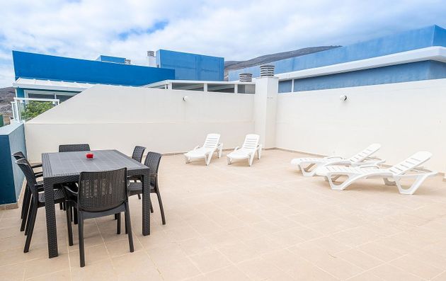 Foto 2 de Venta de piso en calle Periodista Secundino Gonzalez de 2 habitaciones con terraza y piscina
