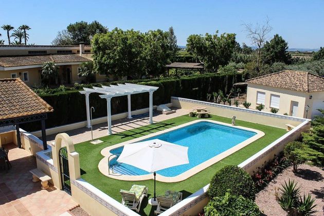 Foto 1 de Xalet en venda a Almoradí de 4 habitacions amb terrassa i piscina
