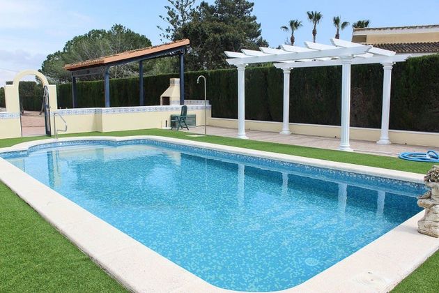 Foto 2 de Venta de chalet en Almoradí de 4 habitaciones con terraza y piscina