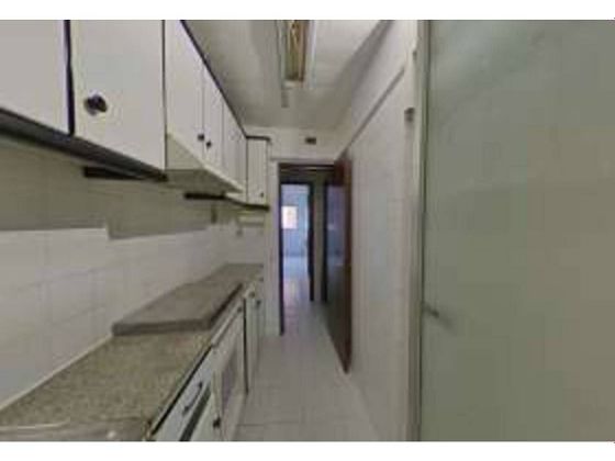 Foto 1 de Piso en venta en Artigas - Llefià de 3 habitaciones con ascensor