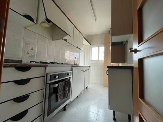Foto 1 de Venta de piso en Montigalà -Sant Crist de 4 habitaciones con balcón y aire acondicionado