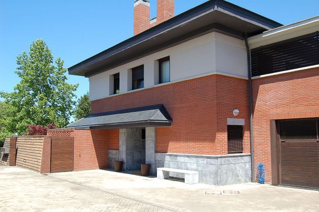 Foto 2 de Casa en venda a calle Ametxabide de 4 habitacions amb terrassa i garatge