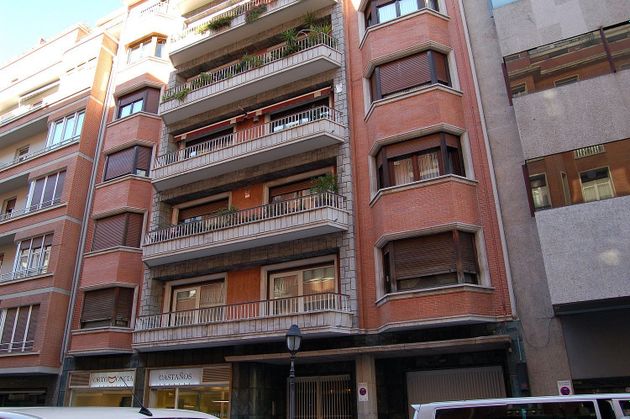 Foto 2 de Piso en venta en calle Colón de Larreátegui de 5 habitaciones con terraza y garaje