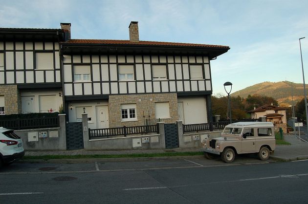Foto 1 de Casa en venta en plaza De Irujo de 4 habitaciones con terraza y jardín