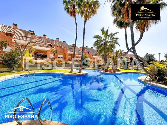 Foto 2 de Casa adossada en venda a Cabo de las Huertas de 7 habitacions amb terrassa i piscina