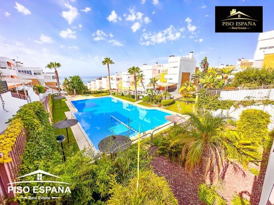 Foto 2 de Casa adossada en venda a Cabo de las Huertas de 5 habitacions amb terrassa i piscina