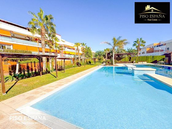 Foto 2 de Venta de casa en Alicante Golf de 4 habitaciones con terraza y piscina