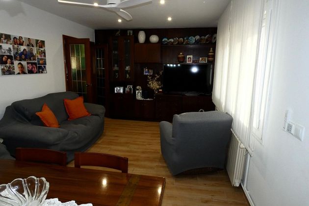 Foto 2 de Casa en venda a Llorenç del Penedès de 5 habitacions amb terrassa i jardí