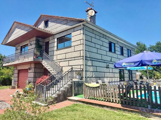 Foto 1 de Casa en venda a Tui de 4 habitacions amb terrassa i piscina