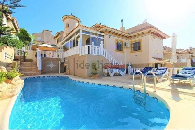 Foto 2 de Casa adosada en alquiler en calle Tramontana de 4 habitaciones con terraza y piscina