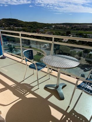 Foto 1 de Alquiler de piso en Puerto Deportivo de 1 habitación con terraza y piscina