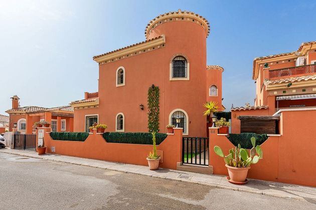 Foto 2 de Casa en venda a Playa Flamenca - Punta Prima de 4 habitacions amb terrassa i jardí