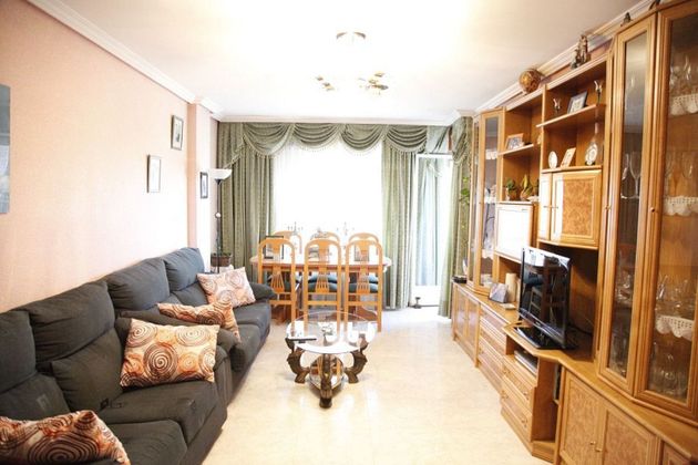Foto 2 de Pis en venda a Tres Olivos - La Piedad de 3 habitacions amb terrassa i calefacció