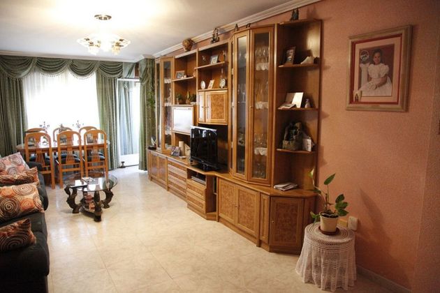 Foto 1 de Pis en venda a Tres Olivos - La Piedad de 3 habitacions amb terrassa i calefacció