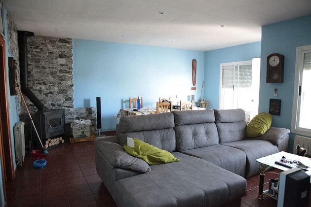 Foto 1 de Casa adossada en venda a Cazalegas de 3 habitacions amb jardí i aire acondicionat