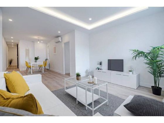 Foto 2 de Alquiler de piso en El Putxet i el Farró de 2 habitaciones con terraza y muebles