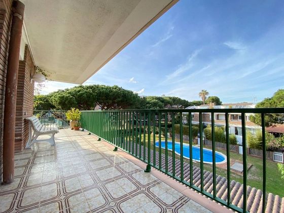 Foto 2 de Piso en alquiler en Gavà Mar de 4 habitaciones con terraza y piscina