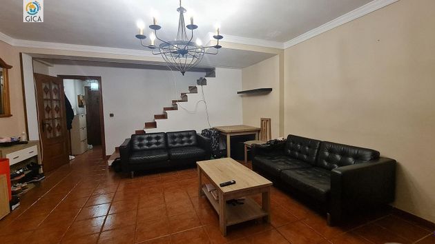 Foto 2 de Dúplex en venda a La Línea de la Concepción ciudad de 3 habitacions amb balcó i aire acondicionat